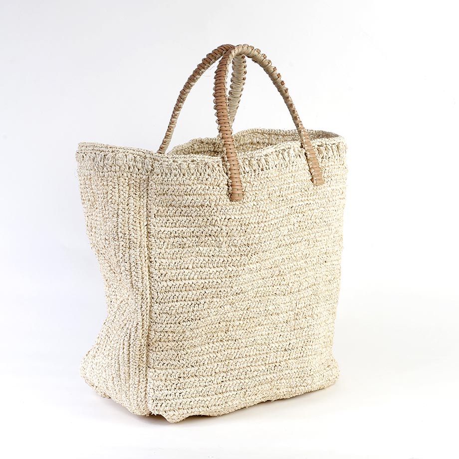 CROCHET RAFFIA BAG WITH LEATHER HANDLE by LARONE ARTISANS / HABI HOME